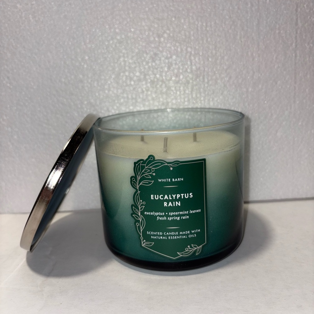 White Barn Eucalyptus Rain Candle
